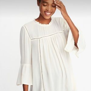 Old Navy cream/off white flowing blouse with eyelet detail. Brand new! Women’s M